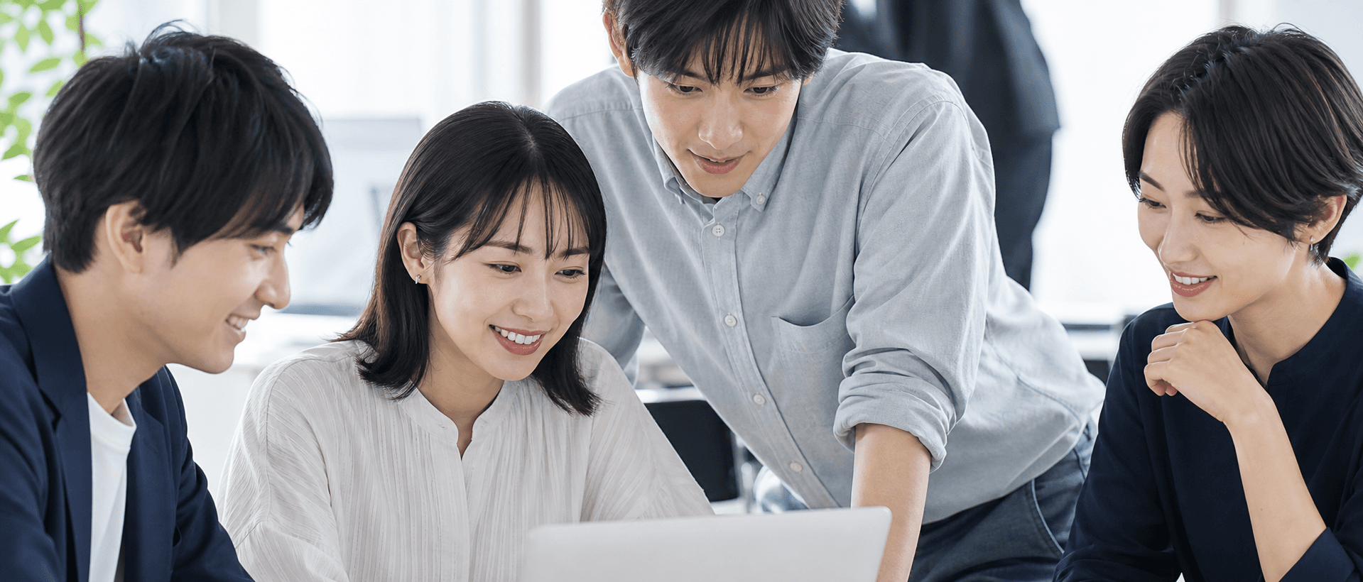 AI開発プロジェクトについて相談するビジネスチーム